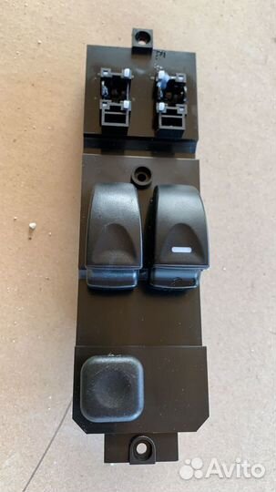 Блок стеклоподъёмника на Mitsubishi Carisma