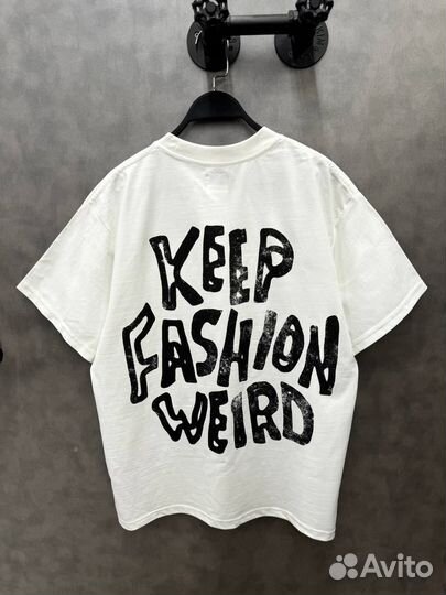 Футболка Saint стильная keep fashion weird
