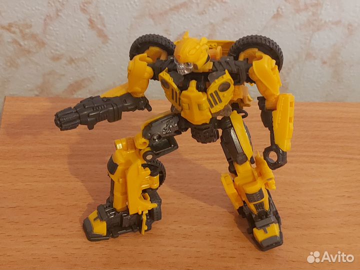 Трансформер Бамблби Studio Series 57 оригинал 12см