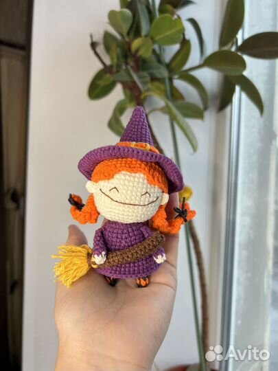 Заказ Гарри, ведьма, книга