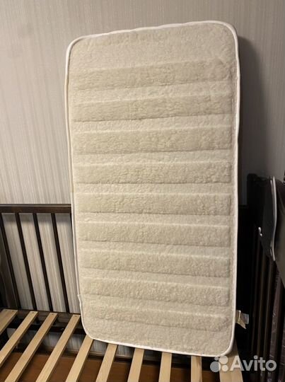 Детская кроватка с универсальным маятником