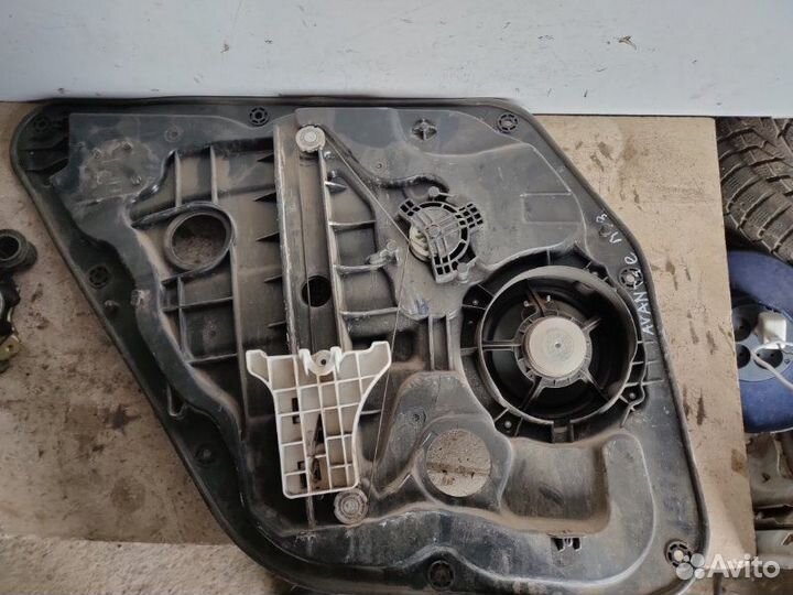 Стеклоподъемник электрический(с мотором) задний