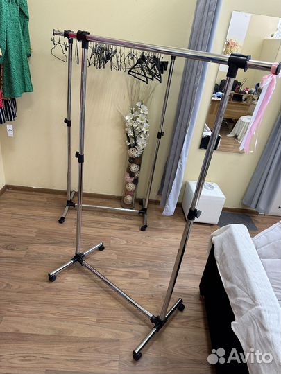 Стойка для одежды, вешалки