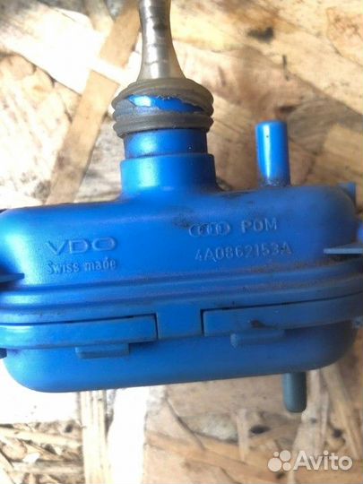 Активатор замка крышки бензобака Audi 100