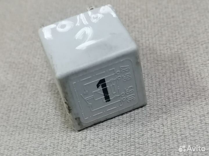 Реле топливного насоса VW Golf II 1983-1992