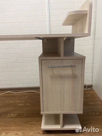 Маникюрный стол складной