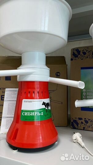 Сепаратор молокотделитель новый 5.5 литра