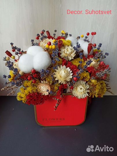 Букет из сухоцветов в кашпо