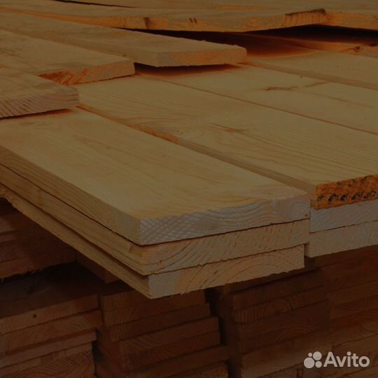 Доски лиственницы 35x140 мм, обработаны для защиты от влаги