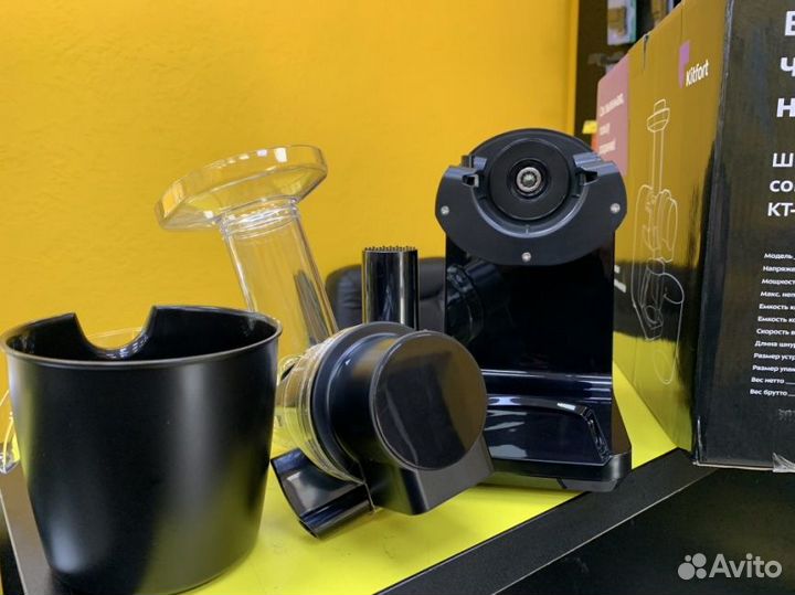 Соковыжималка шнековая Kitfort KT-1124, черный