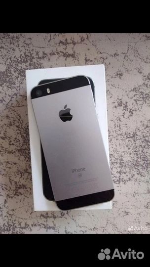 Телефон iPhone se 2016