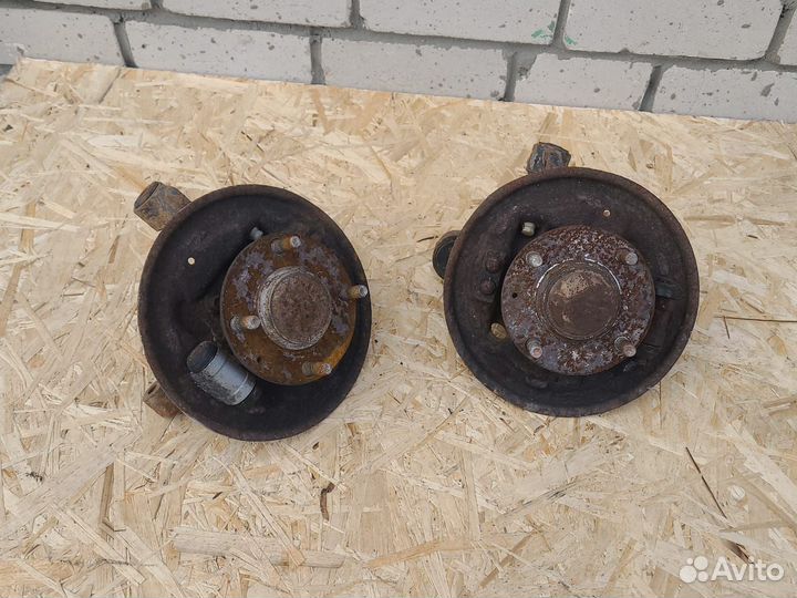 Поворотный кулак задний Hyundai Lantra J2 95-99