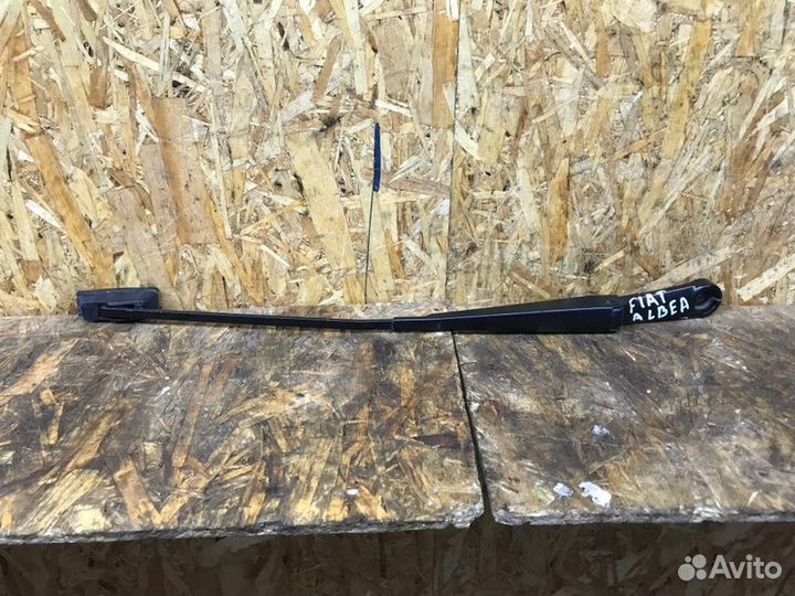 Поводок стеклоочистителя правый Fiat Albea