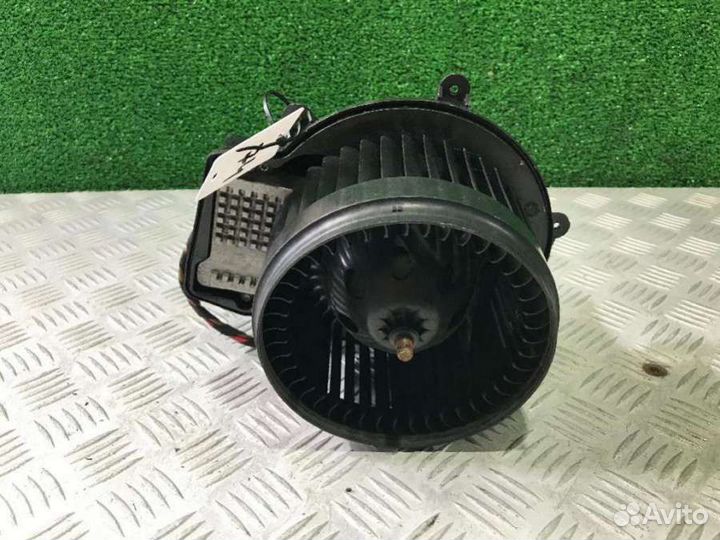 Моторчик печки Mercedes C W203 2003