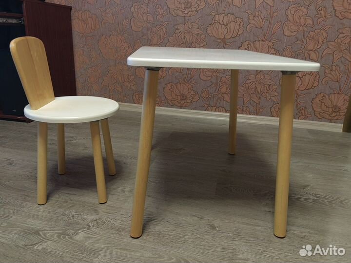 Детский столик и стул из дерева
