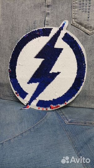 Пришивная аппликация с пайетками 