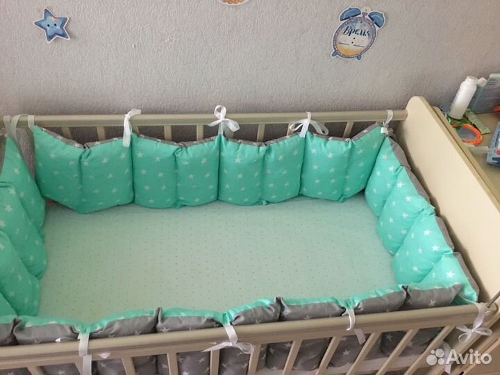 Детская кроватка с маятником и ящиком