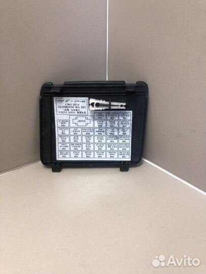 Крышка блока предохранителей салона Hyundai Sonata