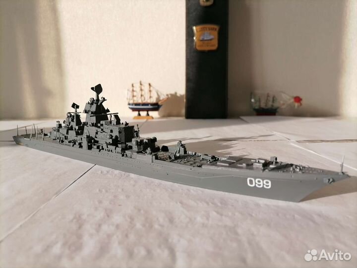 Сборная модель крейсер петр великий 099
