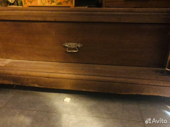 Шкаф старинный из массива дуба