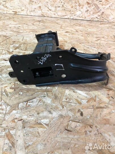 Кронштейн усилителя бампера правый Mercedes Cls