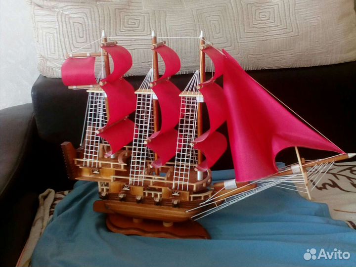 Модель- макет (не игрушка) парусника-Алые паруса