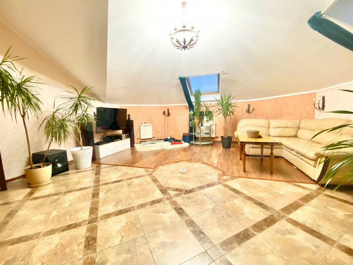 4-к. квартира, 108 м², 4/4 эт.