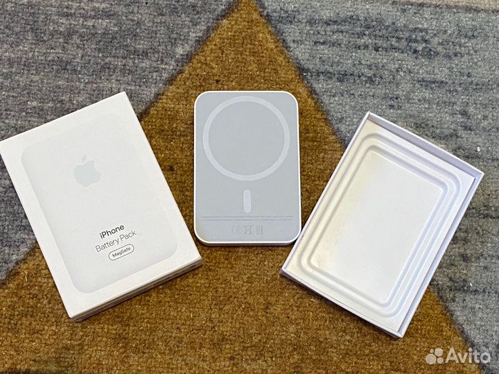 Пауэрбанк для айфона на магните