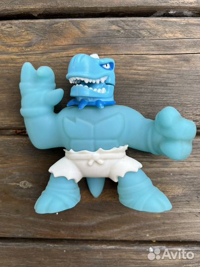 Герои гуджитсу и тянучки monster flex