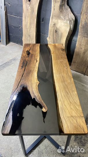 Стол из эпоксидной смолы и слэба