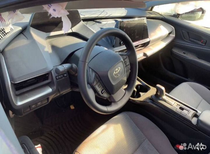 Toyota Prius V5 XW60, весь авто на запчасти