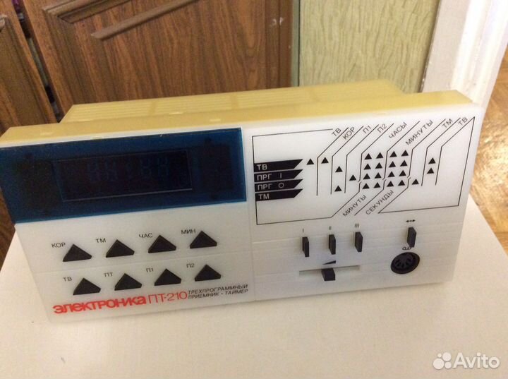 Трех - ный приемник СССР с колонками и часами