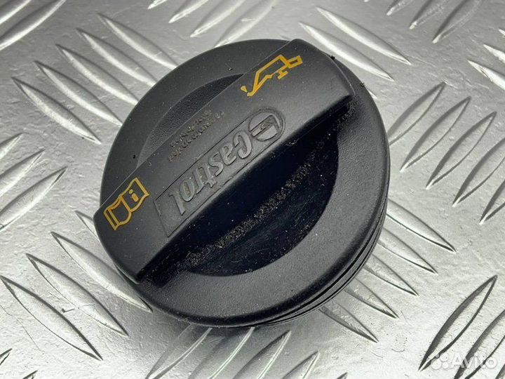 Крышка маслозаливной горловины Volkswagen Touareg