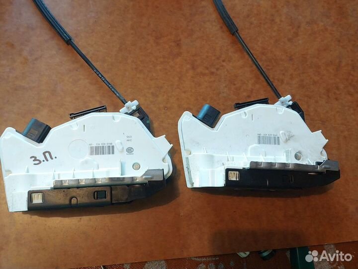 Замок задней правой двери Skoda Fabia 2