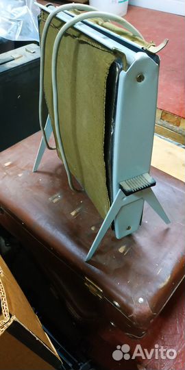 Фотоувеличитель, глянцеватель и красный свет