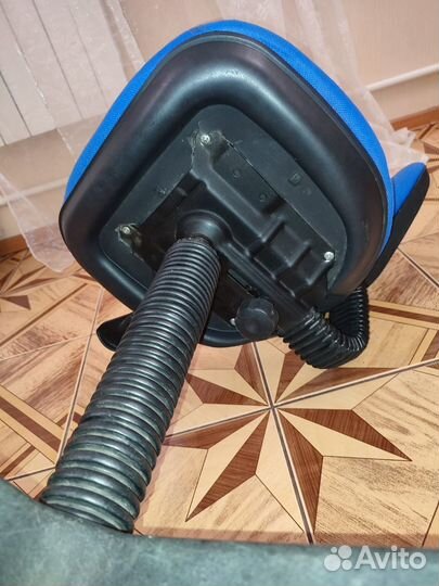 Стул на колесах