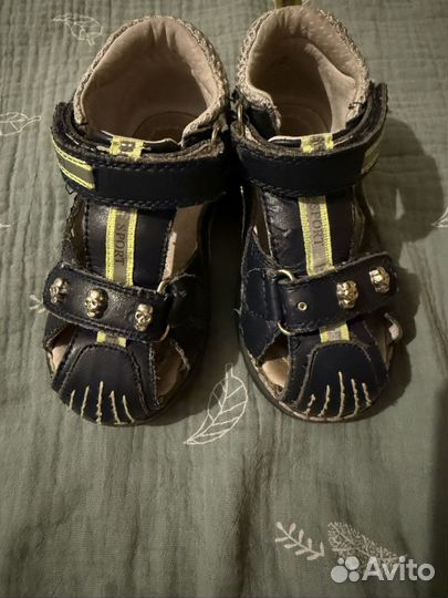 Отдам сандали 21 и 22 размер