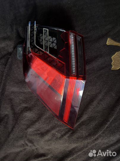 Задний левый фонарь на VW Tiguan 2016-2020