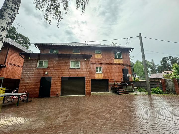 Таунхаус 191 м² на участке 4,3 сот.