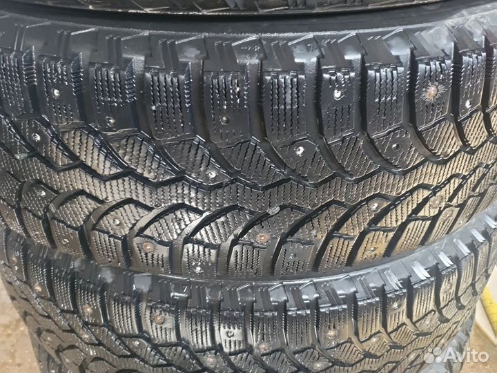 Bridgestone Blizzak Spike-01 225/65 R17 106T