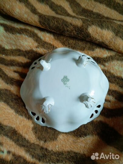 Фарфоровое блюдо на ножках Илменау