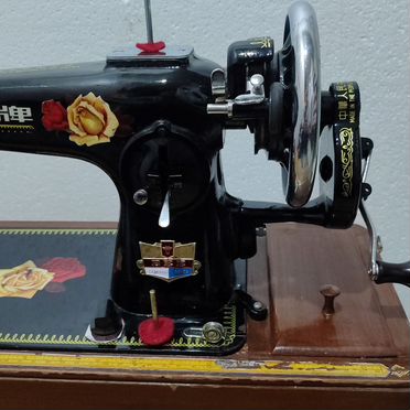 Продам швейную машинку