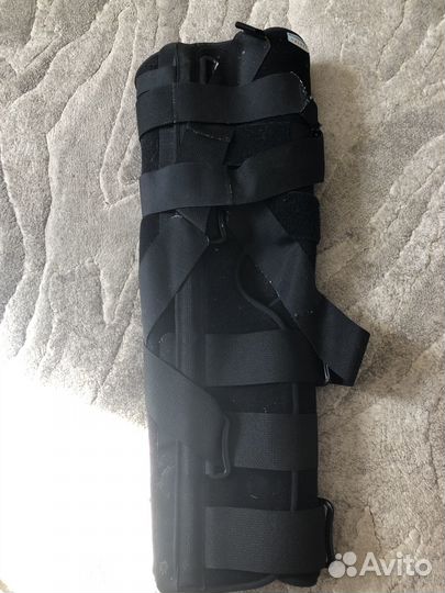 Тутор на коленный сустав