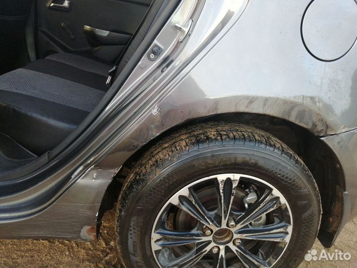 Kia Rio 1.4 МТ, 2011, битый, 207 000 км