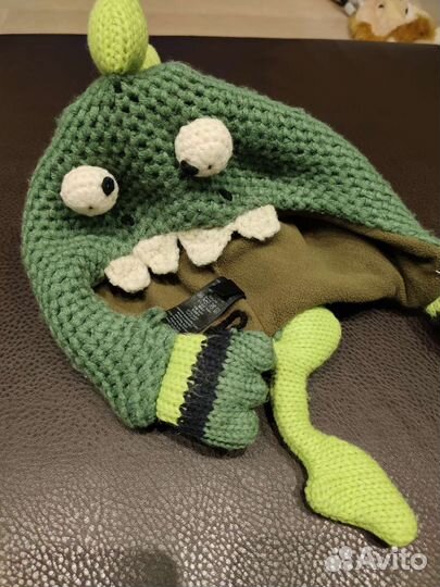 Зимняя шапка динозавр