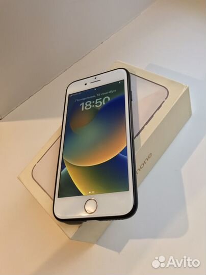 Телефон iPhone 8 64 gb