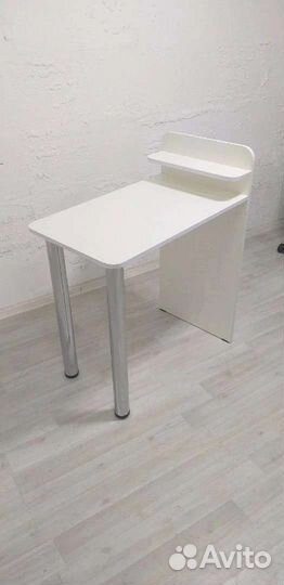 Маникюрный стол