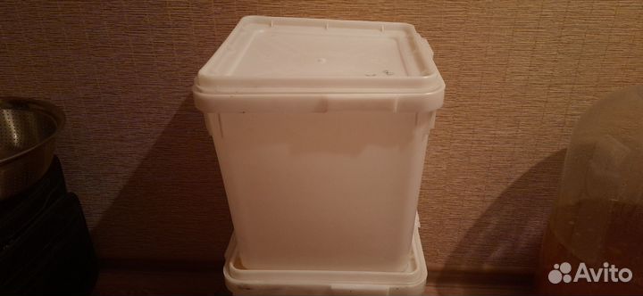 Контейнер пластиковый из под меда