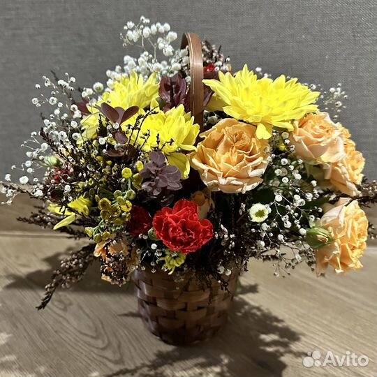 Букет цветов в корзине