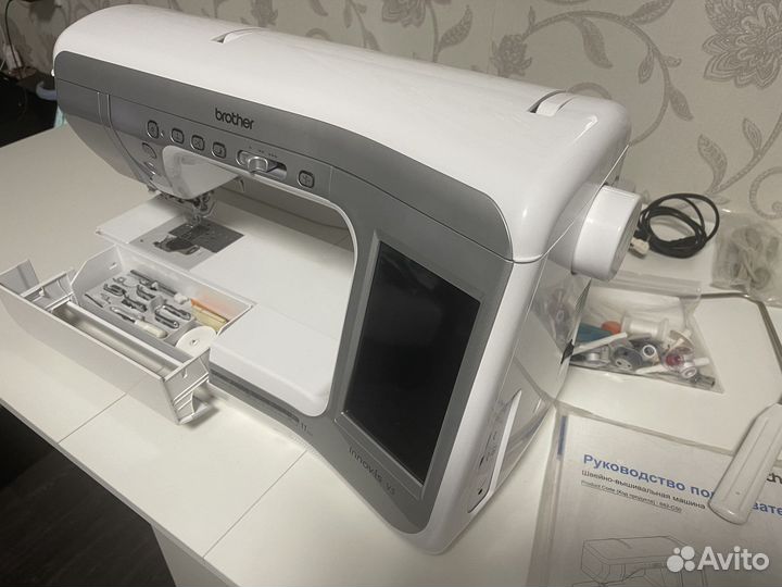 Швейно вышивальная машинка brother v5